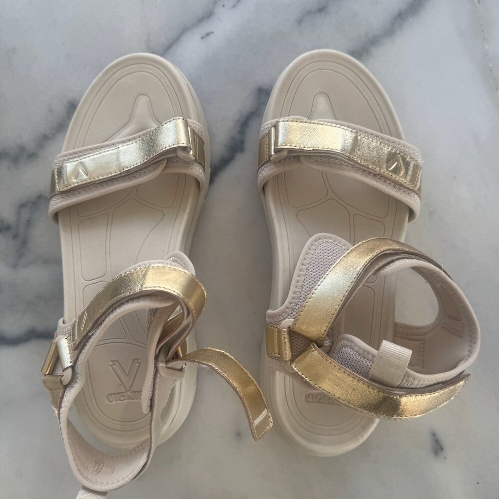 Vionic Wanderer Sandal Gold - Size 8.5 - Brand New - image 1